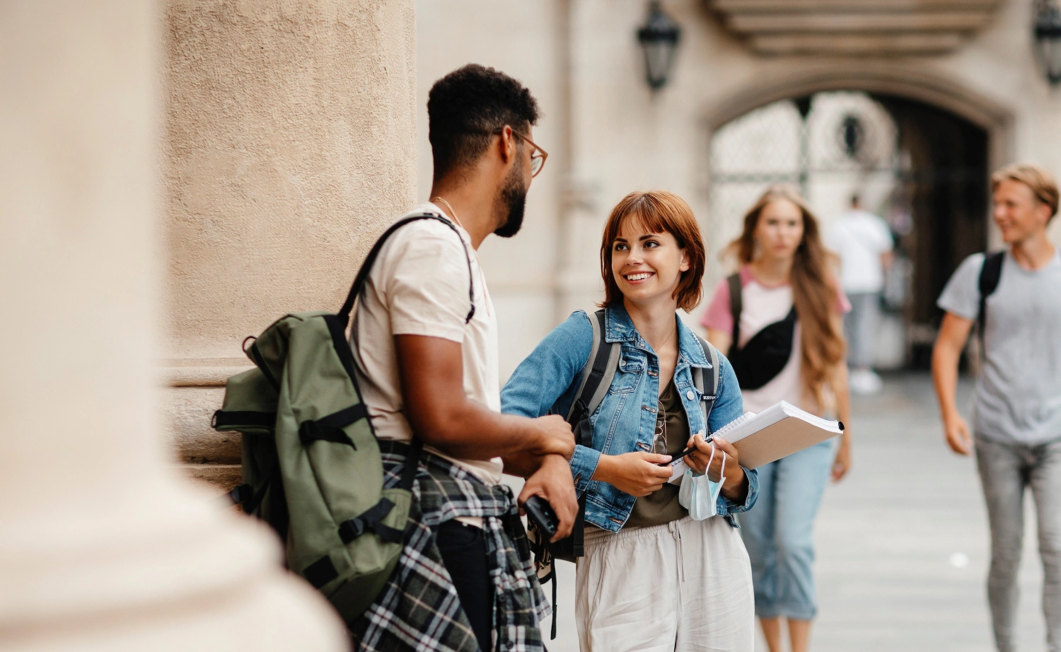 img-international-students-on-campus